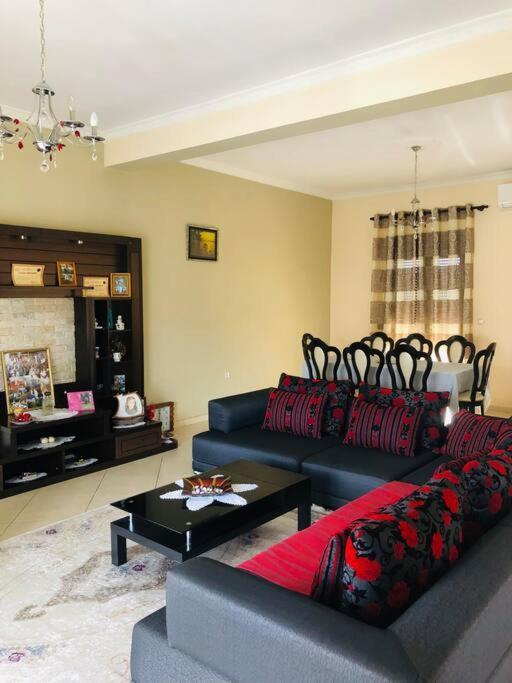 Villa Uklala Kamez Bagian luar foto